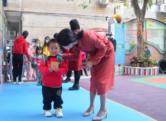 4.收到大紅包（向陽花幼兒園）.jpg