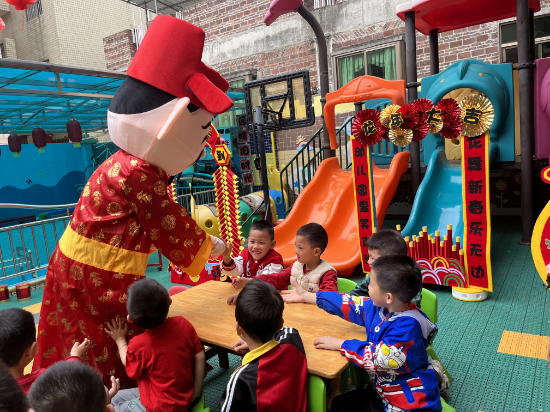 古勞鎮(zhèn)連城幼兒園 財(cái)神爺賀新年1.jpg