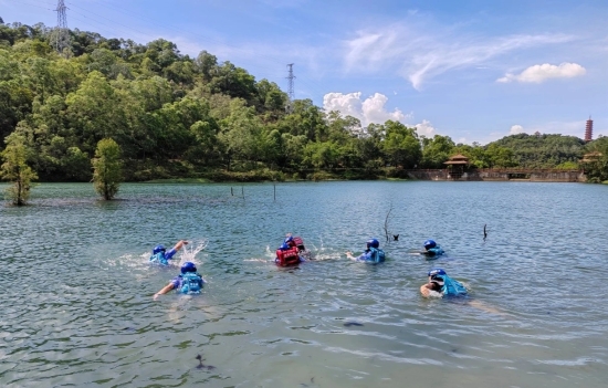 已處理1721786290782大雁山景區(qū)聯(lián)同鶴山藍(lán)天救援隊(duì)開展水上救援培訓(xùn)2.jpg